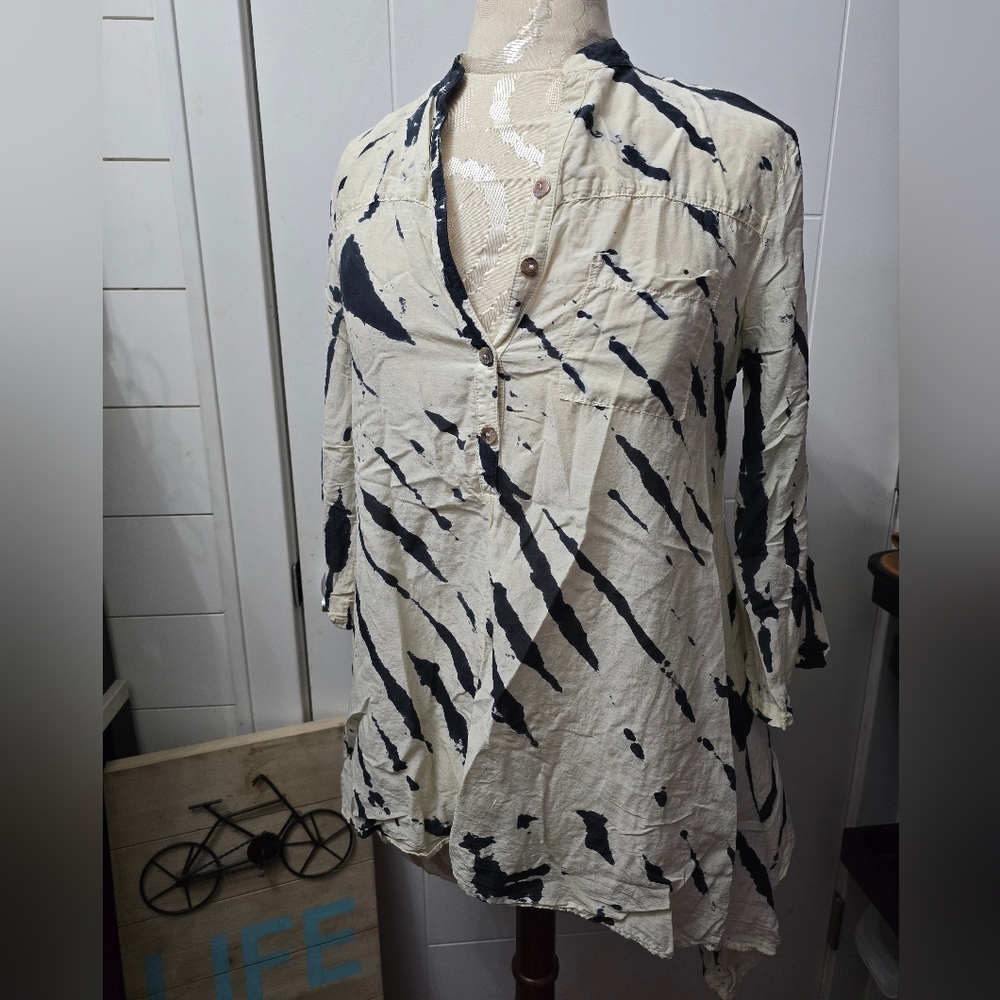 Green Dragon Navy and Cream Splatter Blouse Sz S